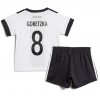 Baby Fußballbekleidung Deutschland Leon Goretzka #8 Heimtrikot WM 2022 Kurzarm (+ kurze hosen)